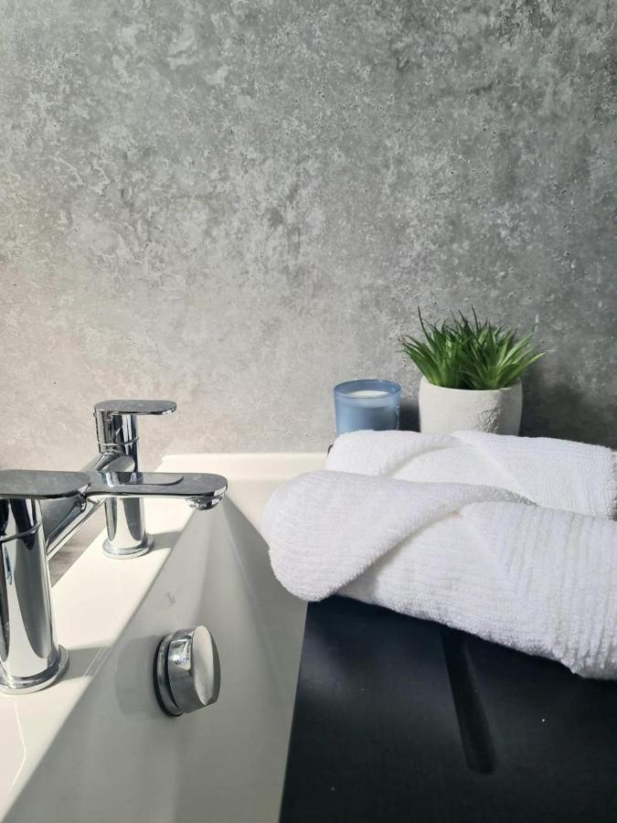 Immaculate 3-Bedrooms Dundee Apartment Экстерьер фото